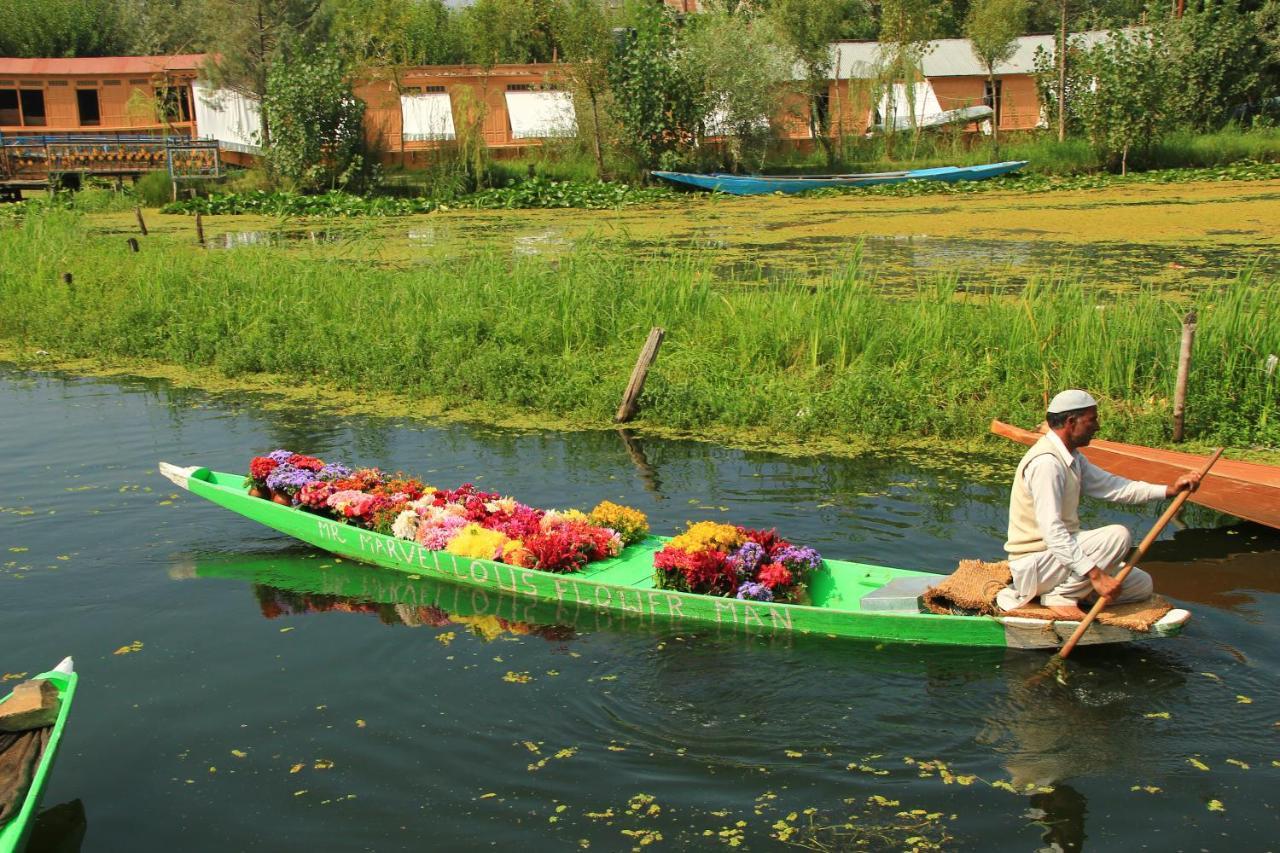 Hotel Umbrella Group Of House Boat Srīnagar Zewnętrze zdjęcie