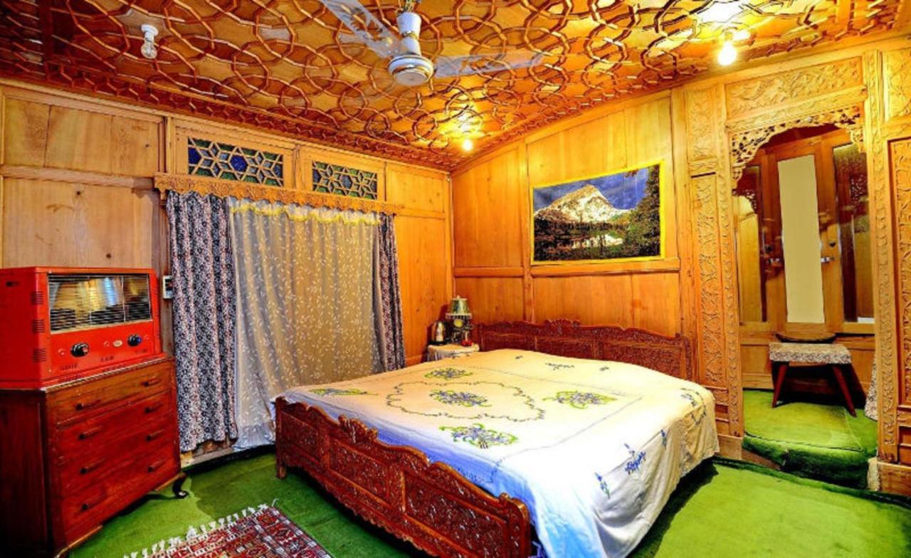Hotel Umbrella Group Of House Boat Srīnagar Zewnętrze zdjęcie