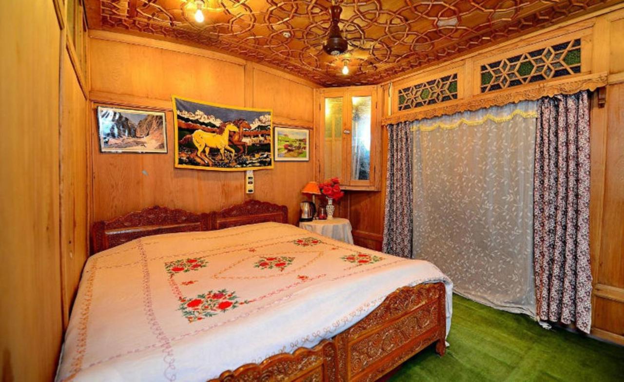 Hotel Umbrella Group Of House Boat Srīnagar Zewnętrze zdjęcie
