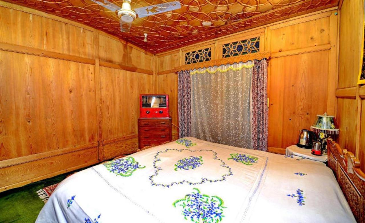 Hotel Umbrella Group Of House Boat Srīnagar Zewnętrze zdjęcie